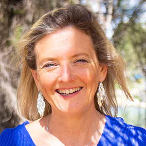Coach Lesley Komlos